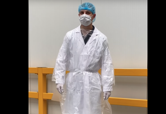 CHRYSTAL PLASTIC adapte sa production pour pallier à la pénurie de surblouse